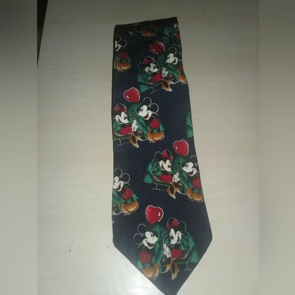 Disney Valentine Men's Tie with Mickey and Minnie Design - 100% Silk - Picture 2 of 5